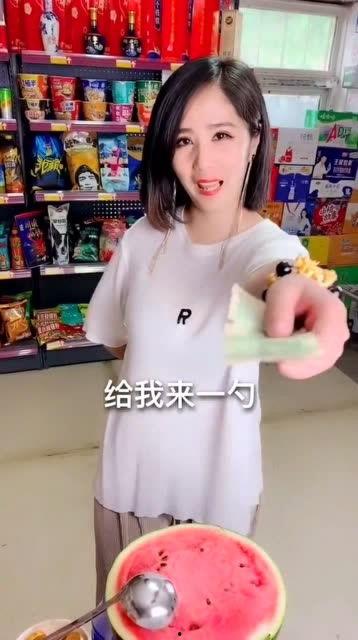 女生自带吃瓜体质